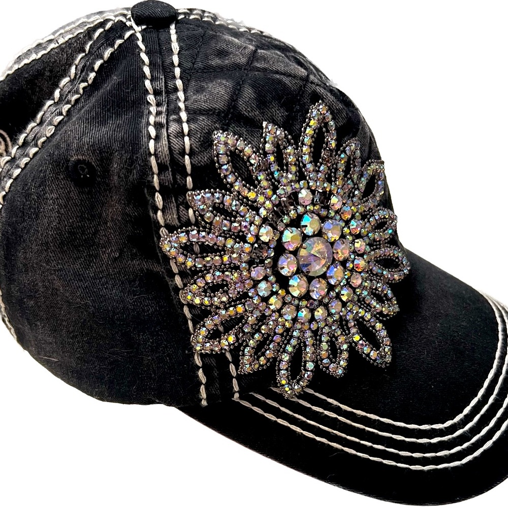 Two tone baseball cap by Olive & Pique.